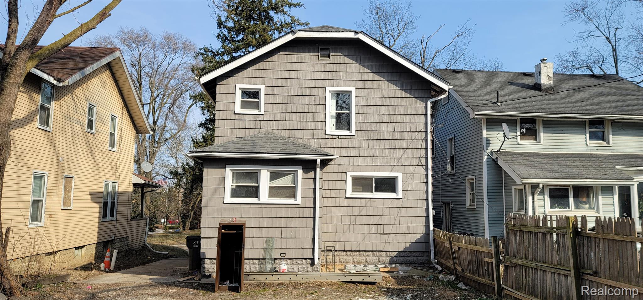 351 BALDWIN AVE
