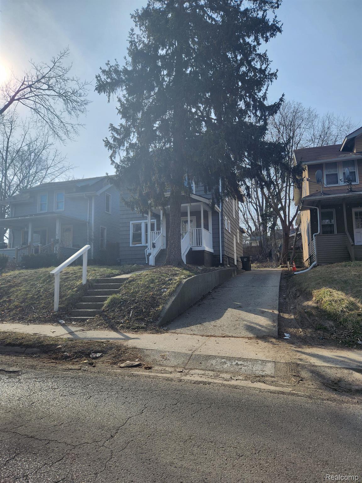 351 BALDWIN AVE