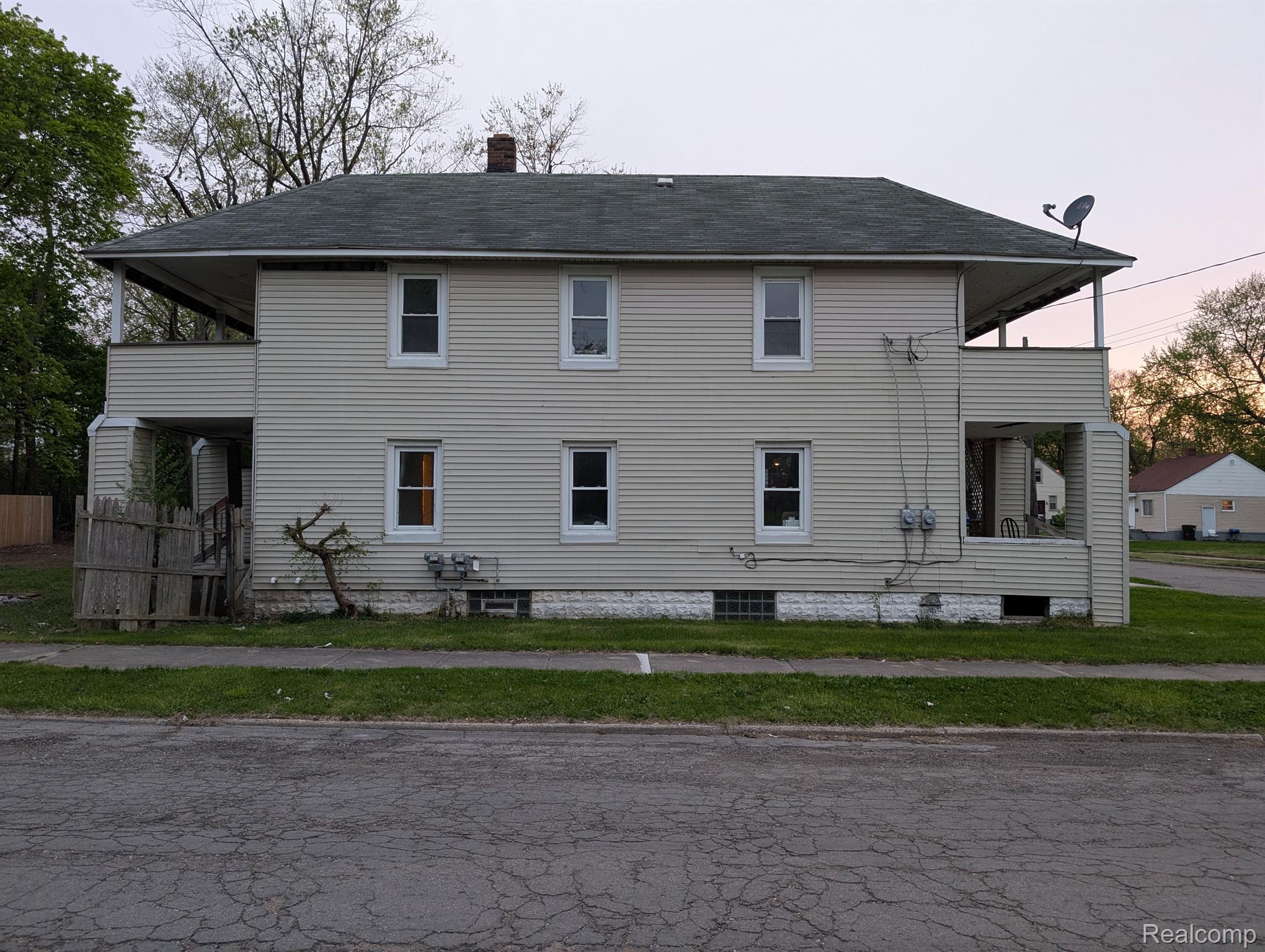 249 W WILSON AVE