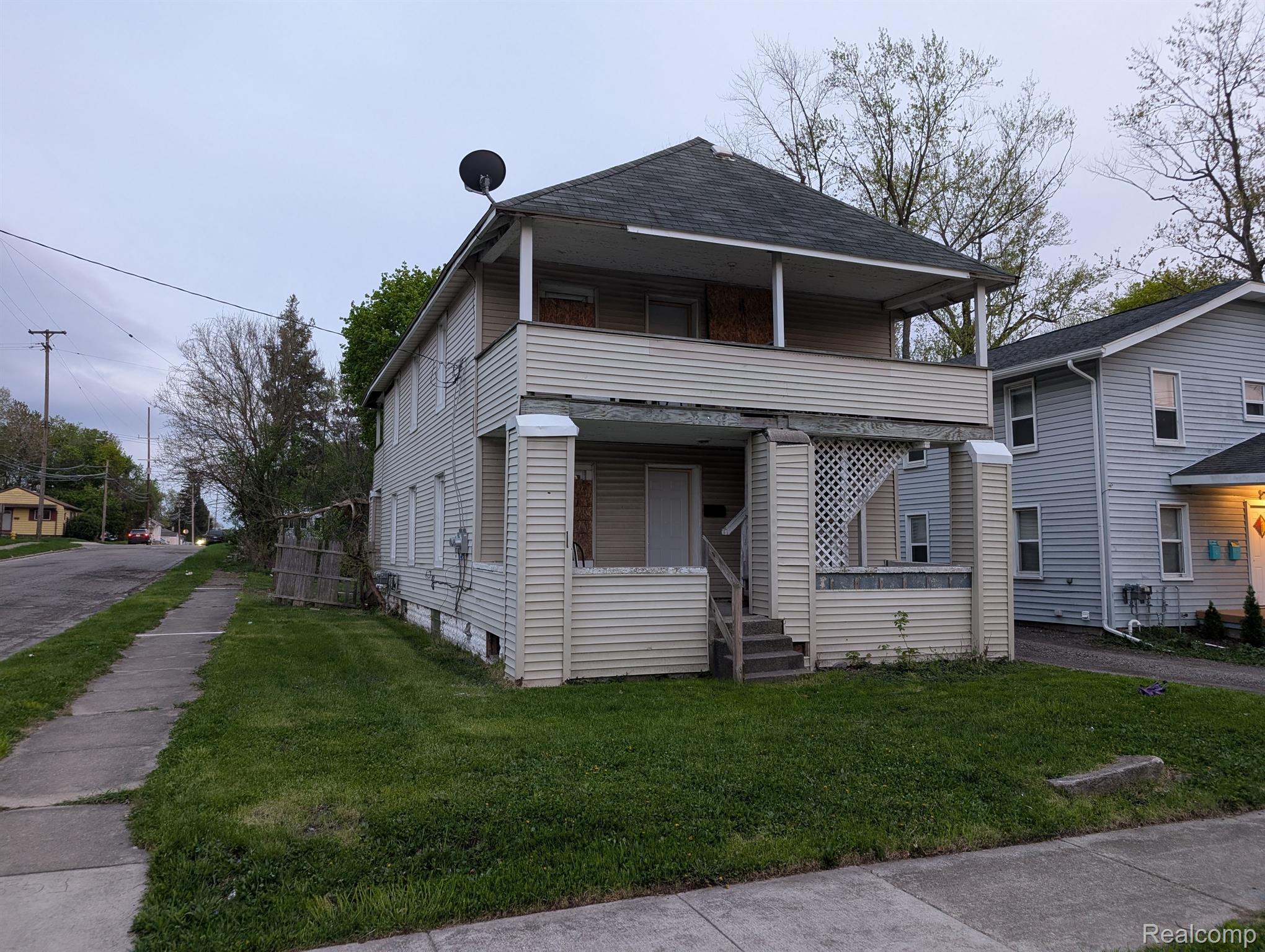 249 W WILSON AVE