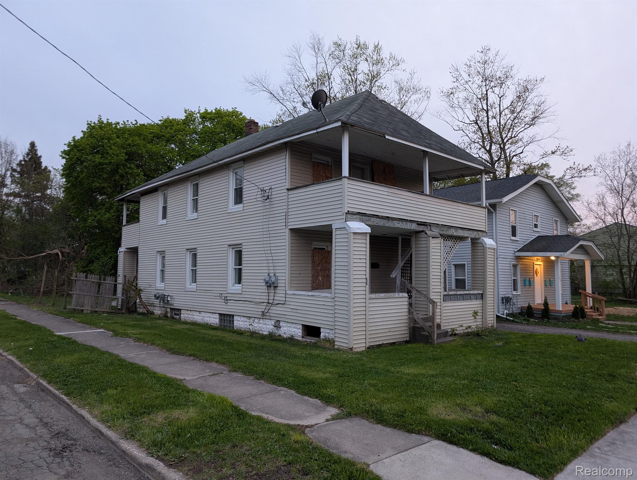 249 W WILSON AVE