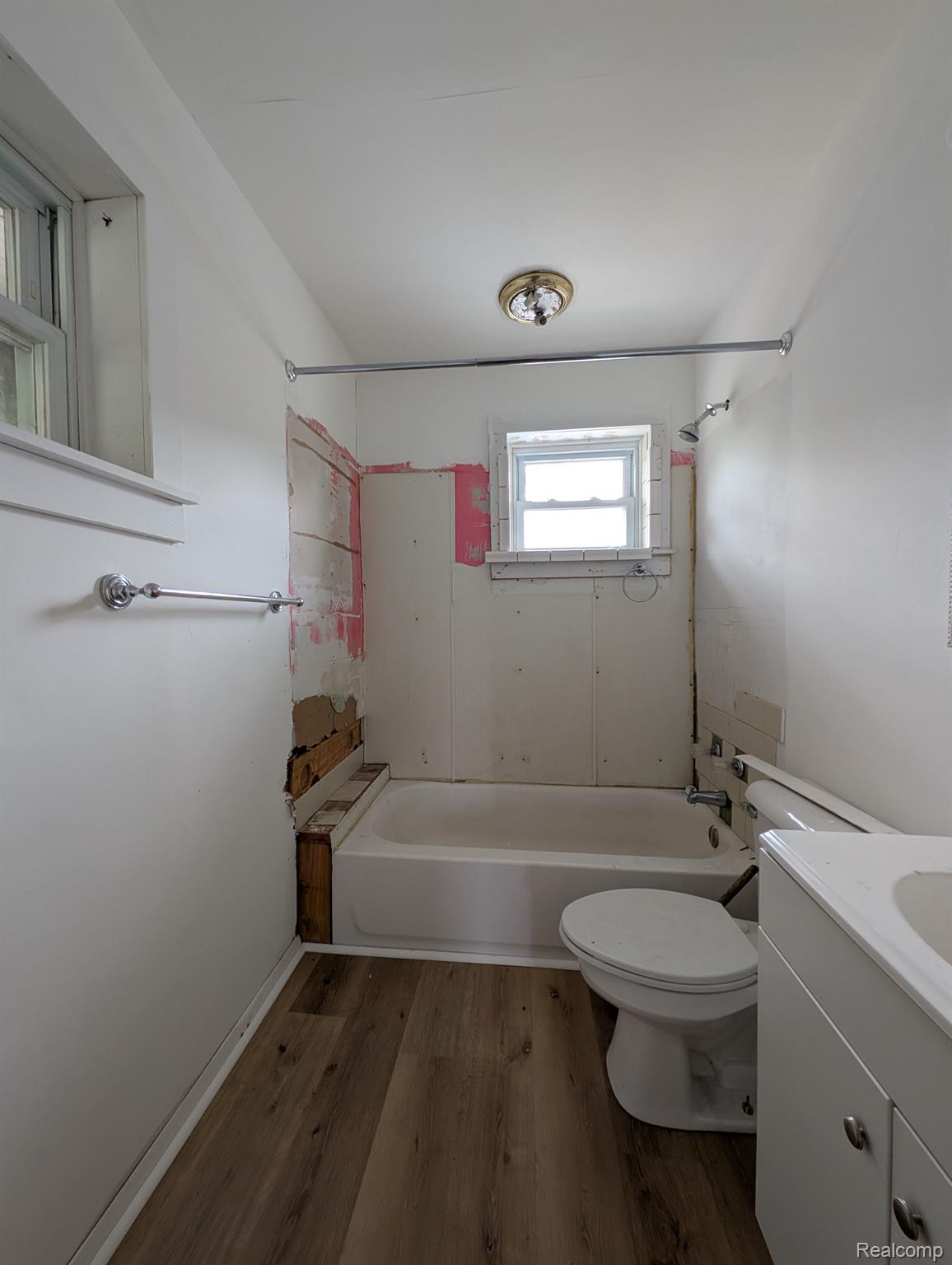 249 W WILSON AVE