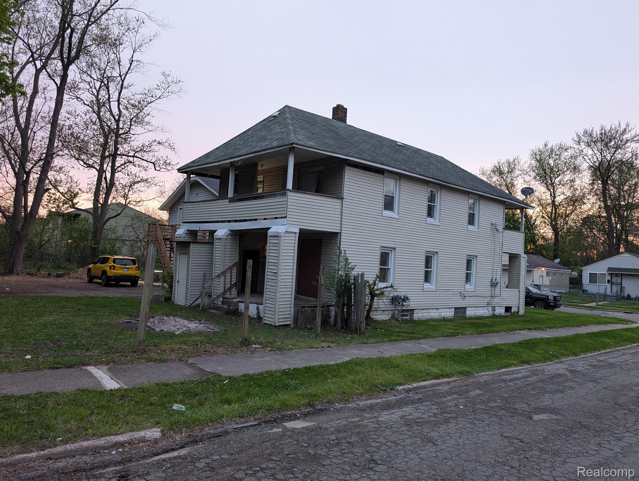 249 W WILSON AVE