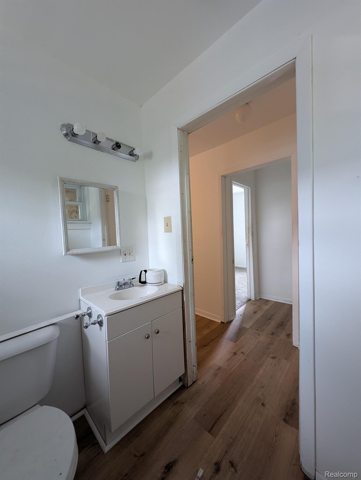 249 W WILSON AVE