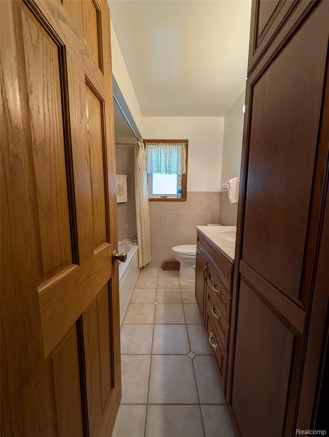 200 Astorwood
