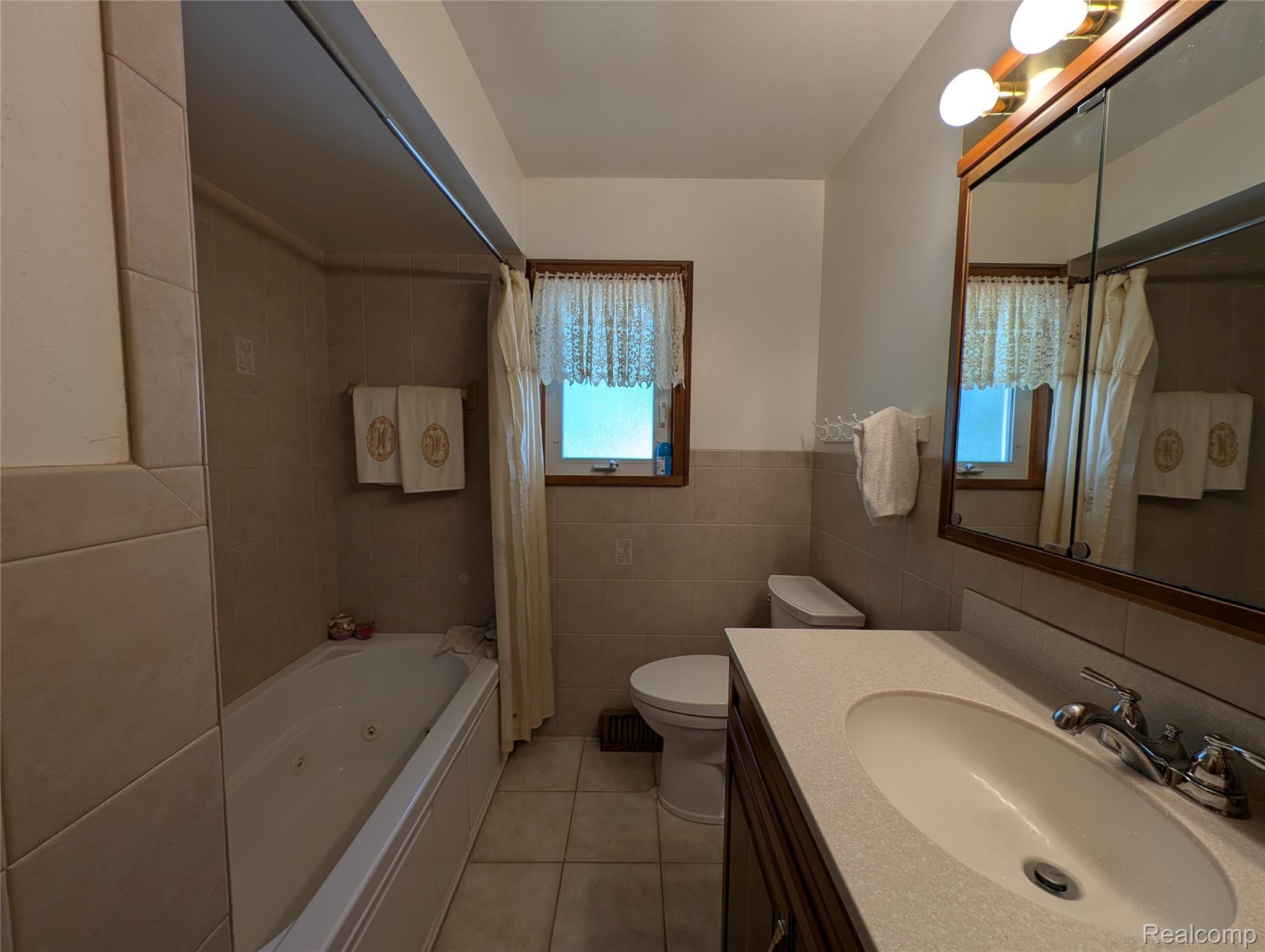 200 Astorwood