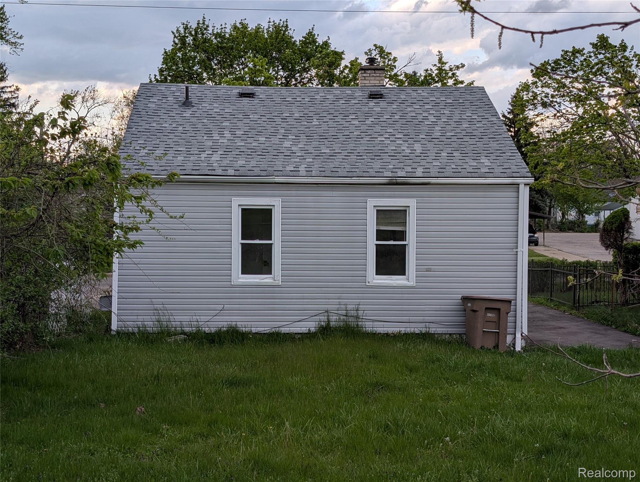 305 South Boulevard W