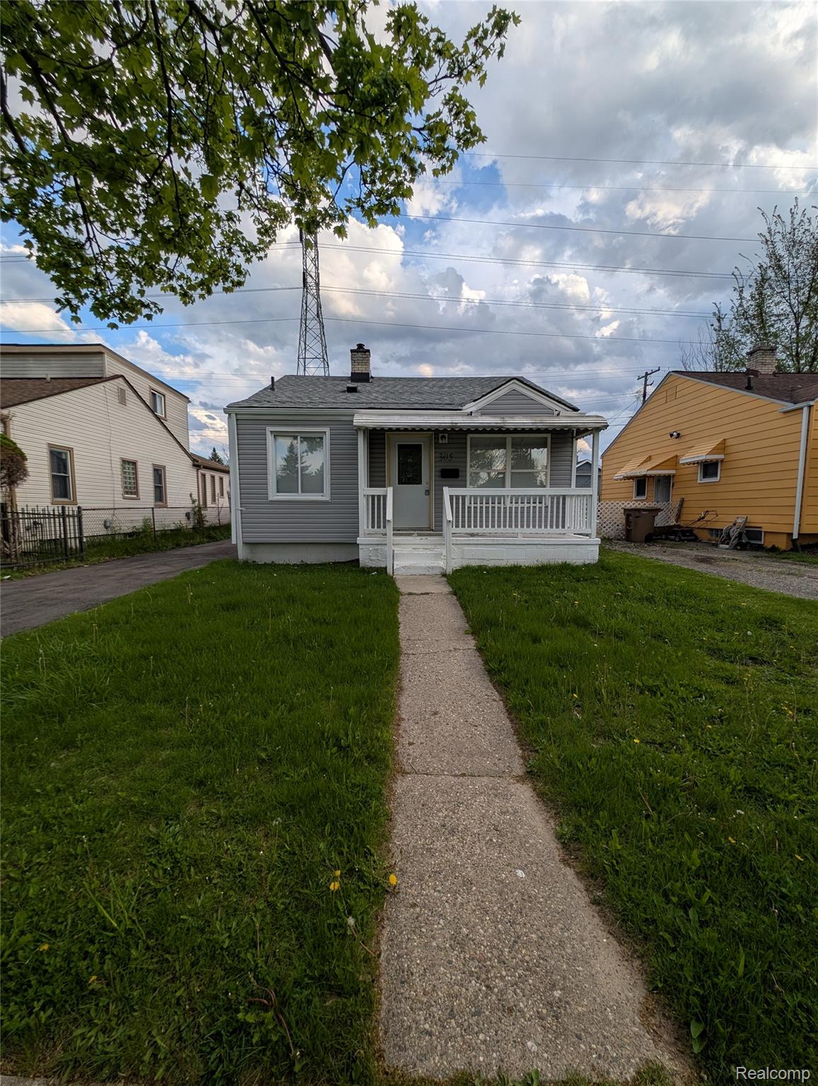 305 South Boulevard W
