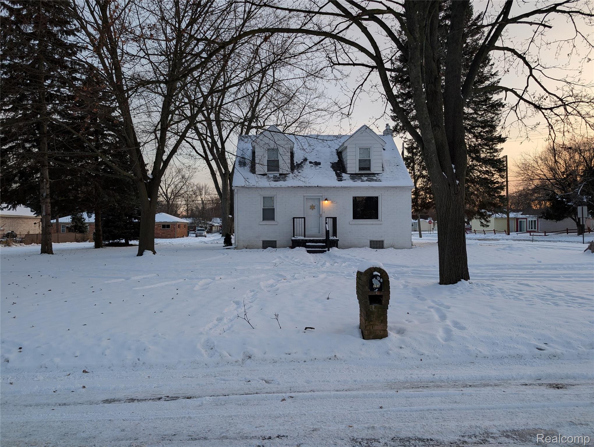 263 W Ann Arbor Avenue