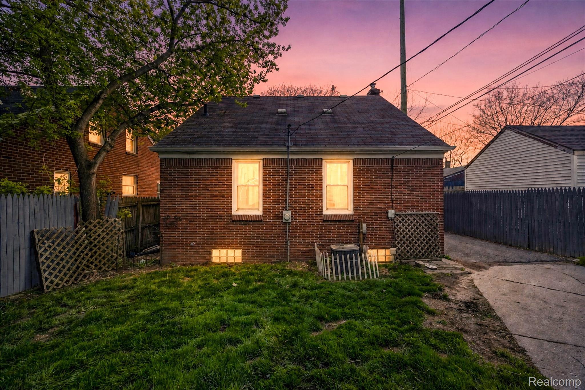 162 N Genesee Avenue