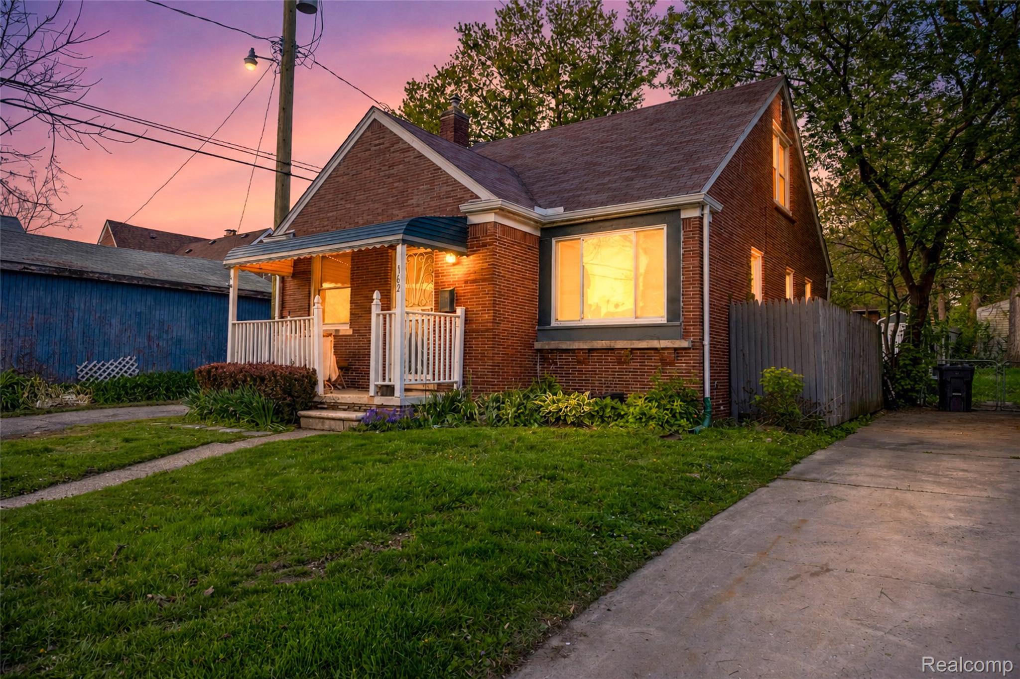 162 N Genesee Avenue