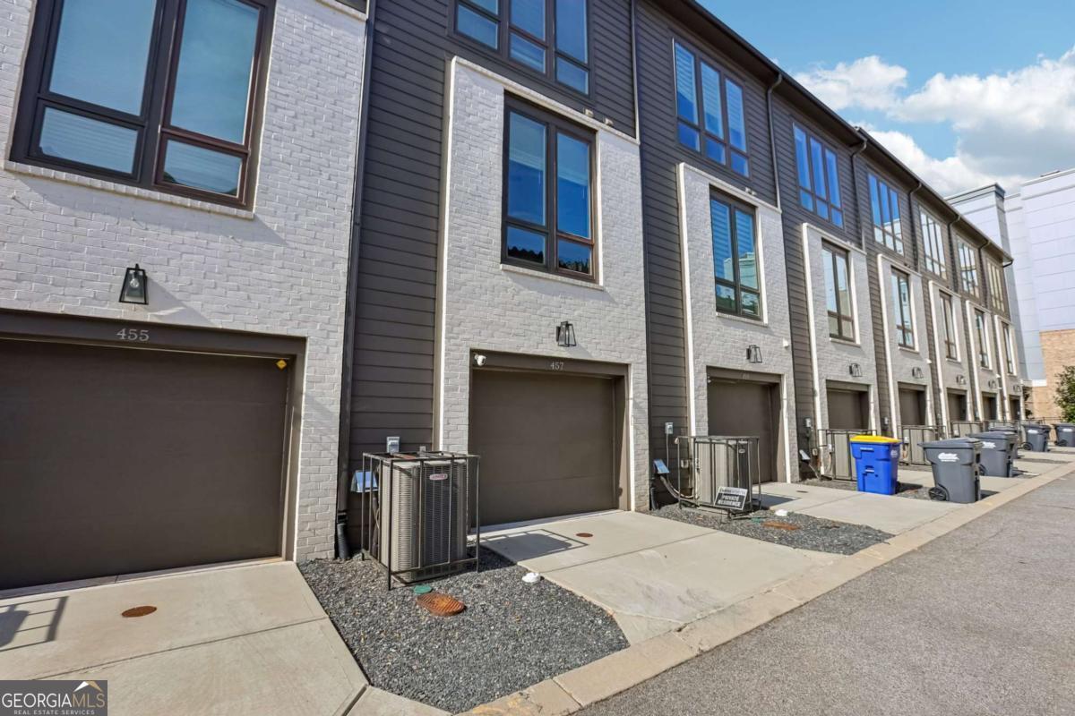 457 Parkway Drive NE