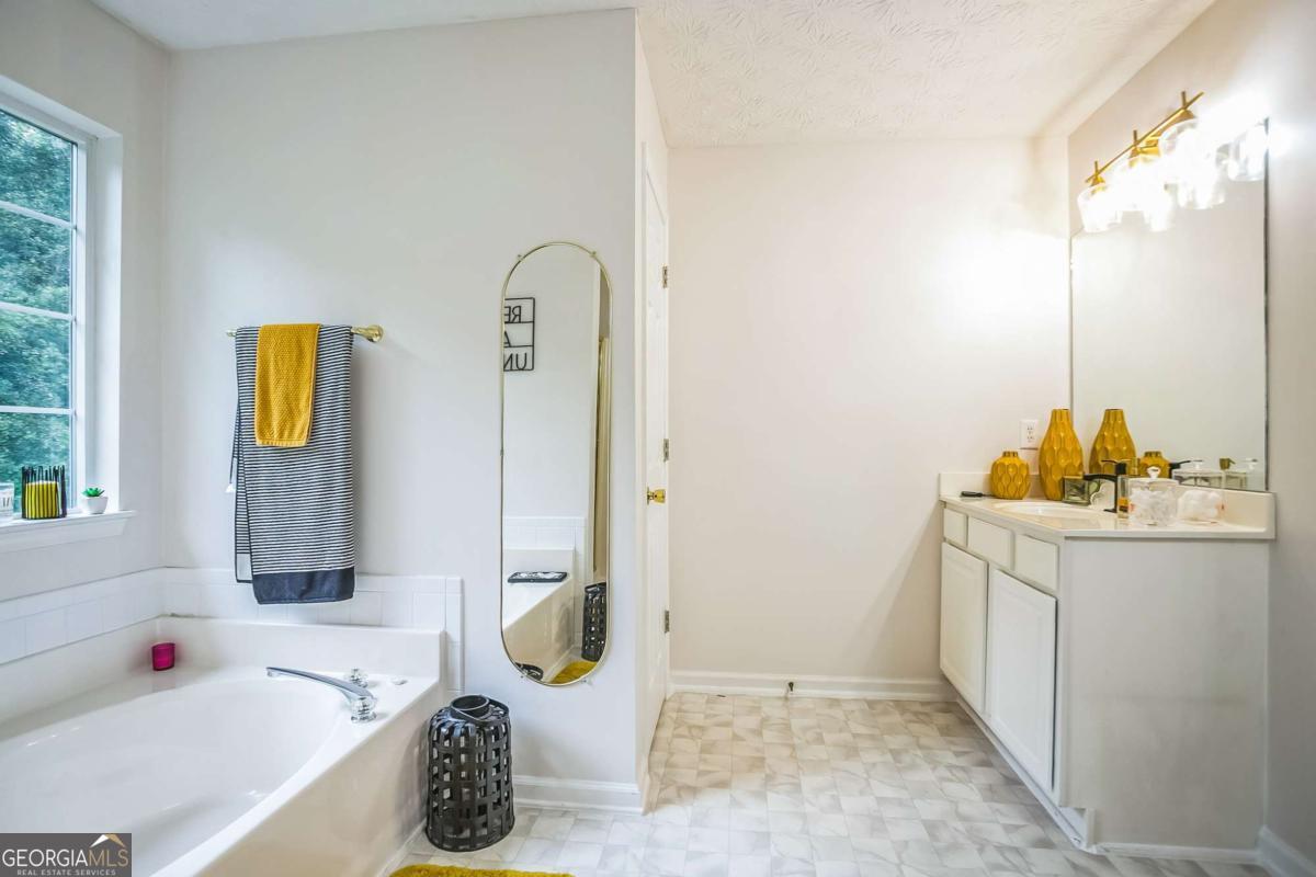 2415 Hamilton Parc Lane