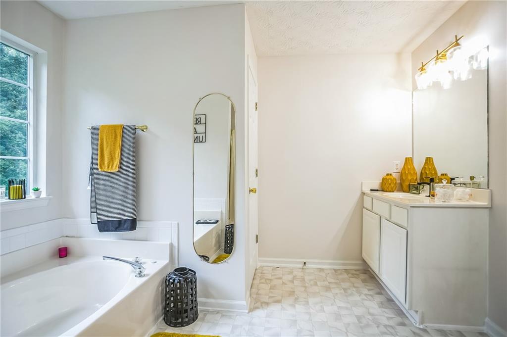 2415 Hamilton Parc Lane