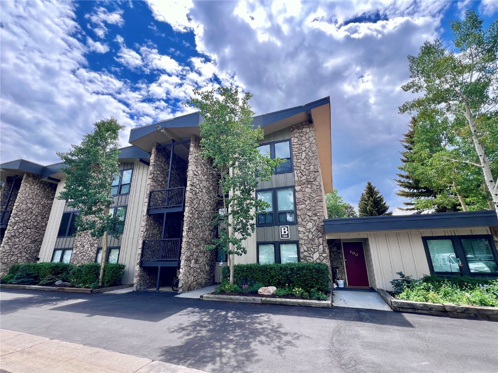 160 E La Bonte STREET 301