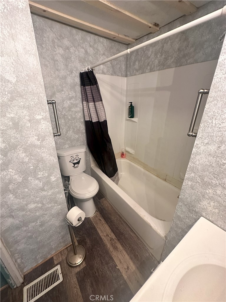 1258 Rosamond Boulevard 40