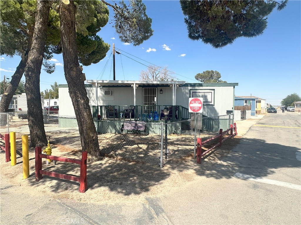 1258 Rosamond Boulevard 40