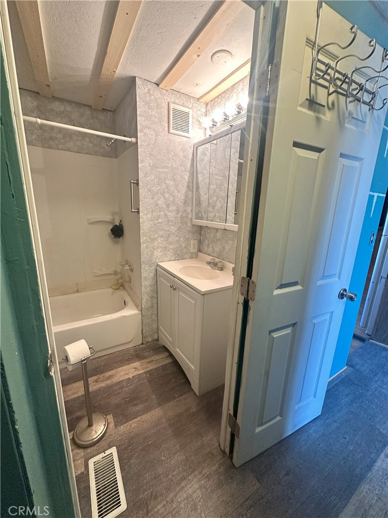 1258 Rosamond Boulevard 40