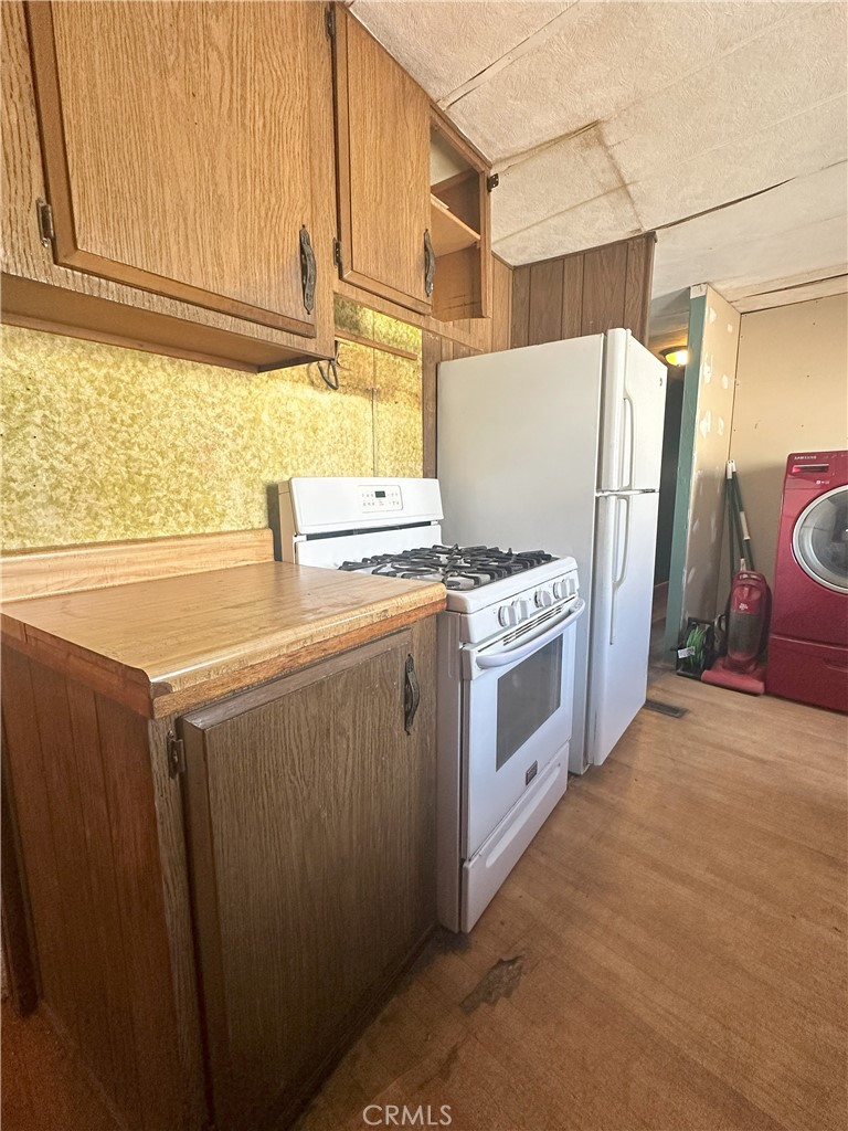 1258 Rosamond Boulevard 40