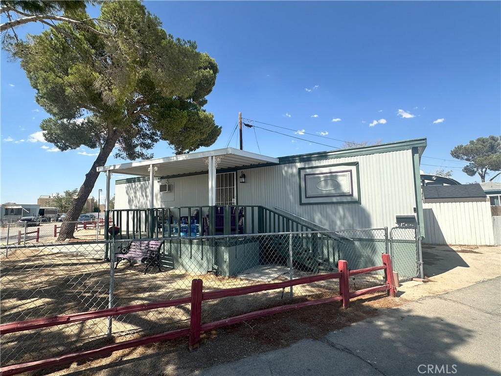 1258 Rosamond Boulevard 40