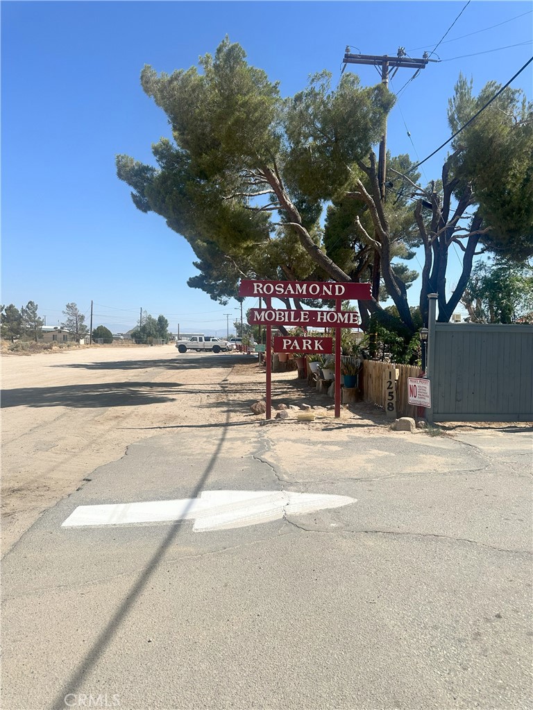 1258 Rosamond Boulevard 40