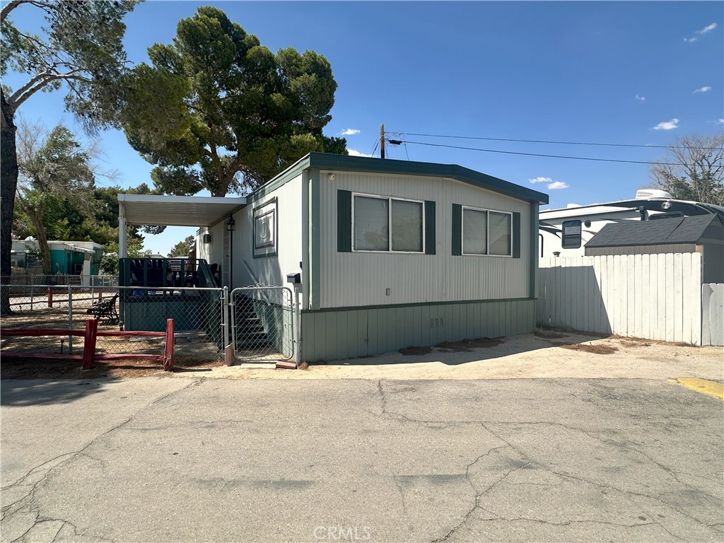 1258 Rosamond Boulevard 40