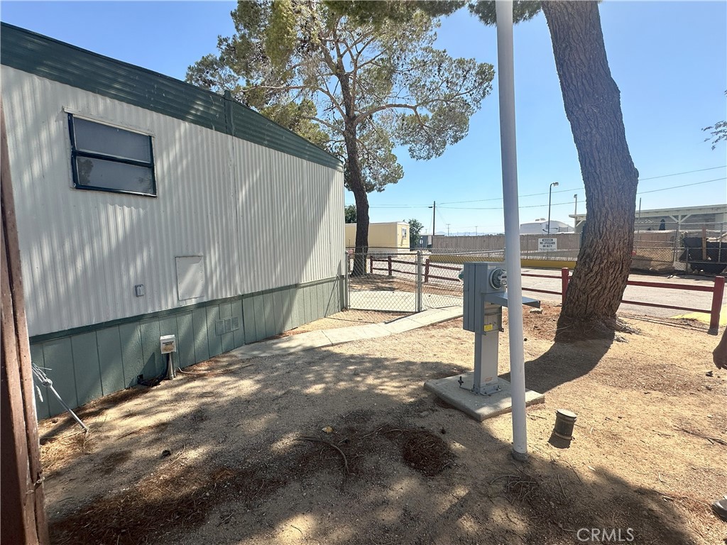 1258 Rosamond Boulevard 40