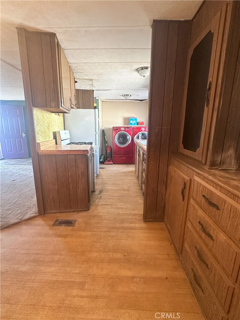 1258 Rosamond Boulevard 40