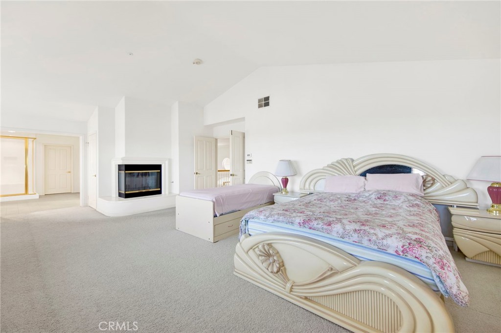 5936 Vista De La Luz