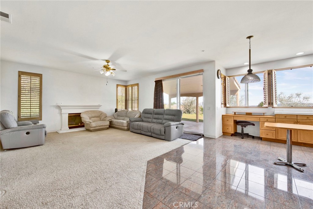 5936 Vista De La Luz