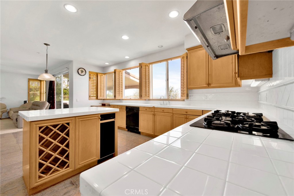 5936 Vista De La Luz