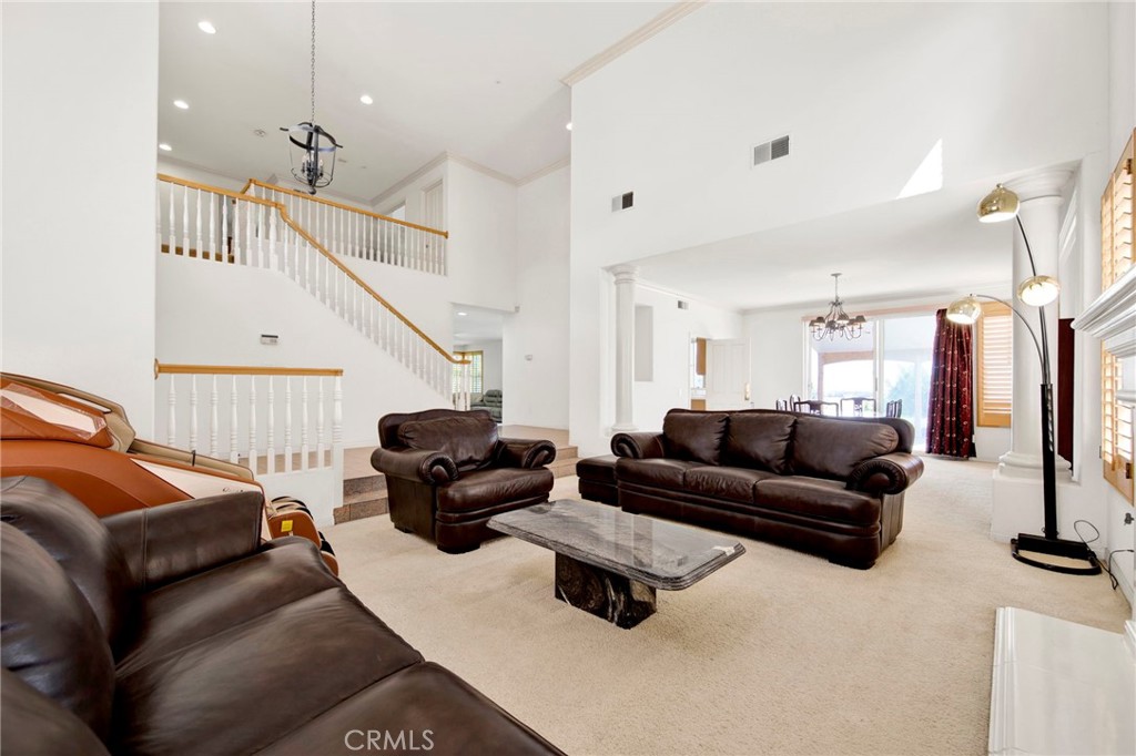 5936 Vista De La Luz