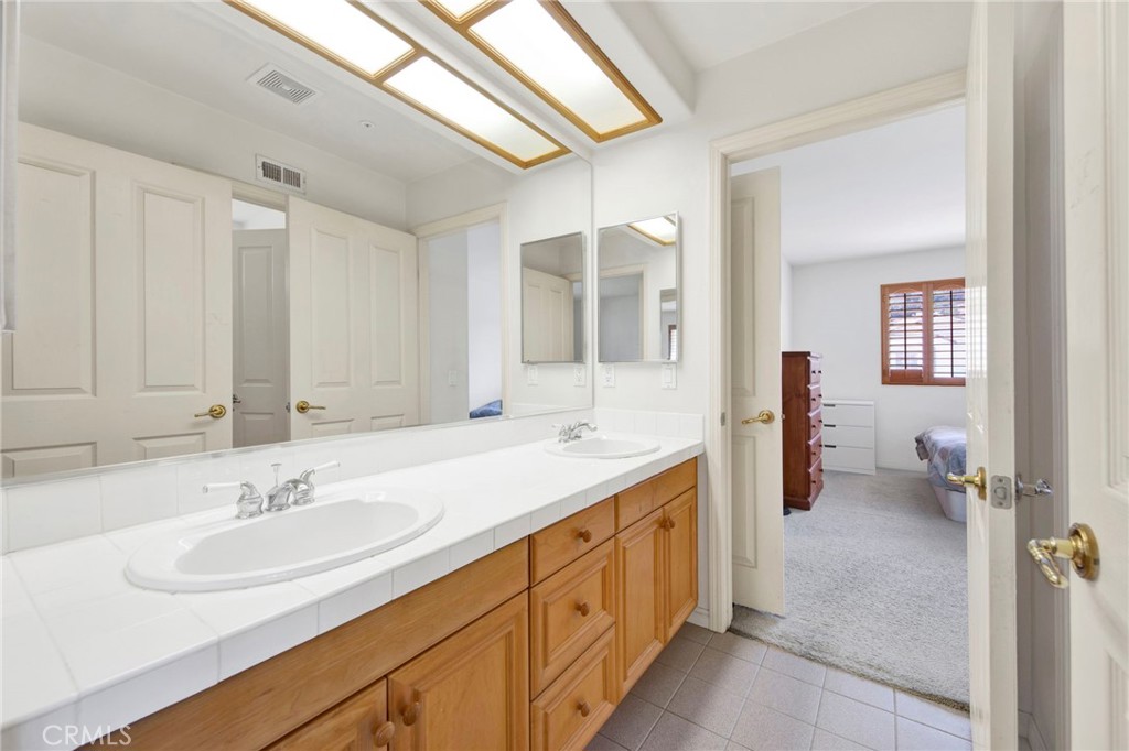 5936 Vista De La Luz