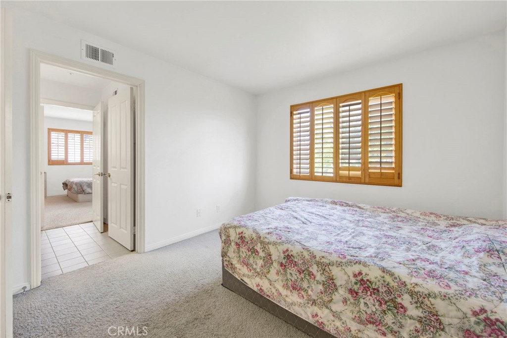 5936 Vista De La Luz