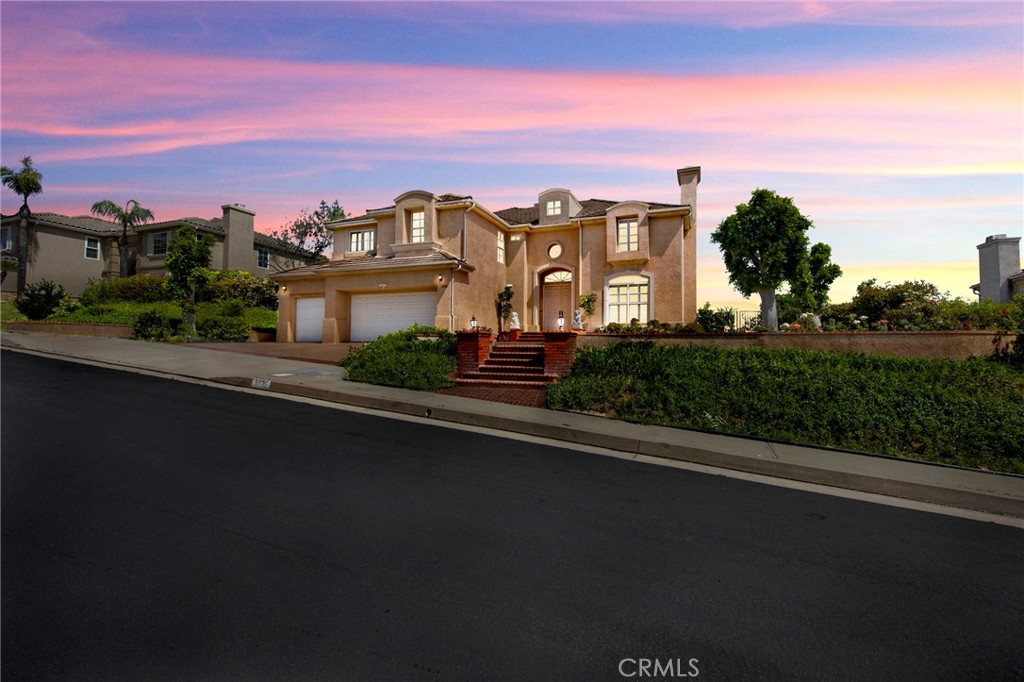 5936 Vista De La Luz