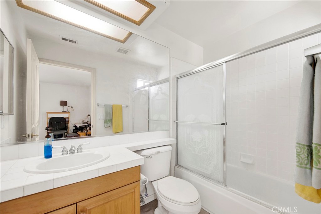 5936 Vista De La Luz