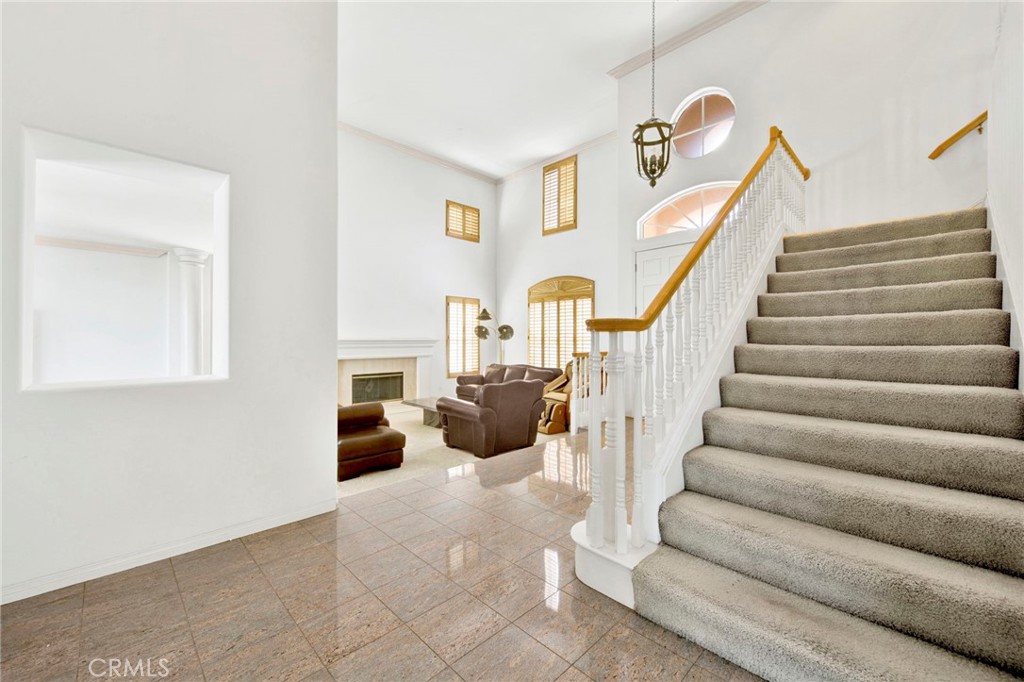 5936 Vista De La Luz