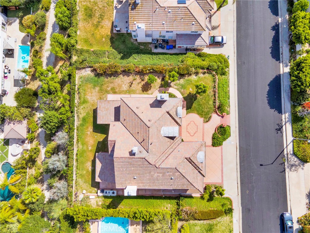 5936 Vista De La Luz