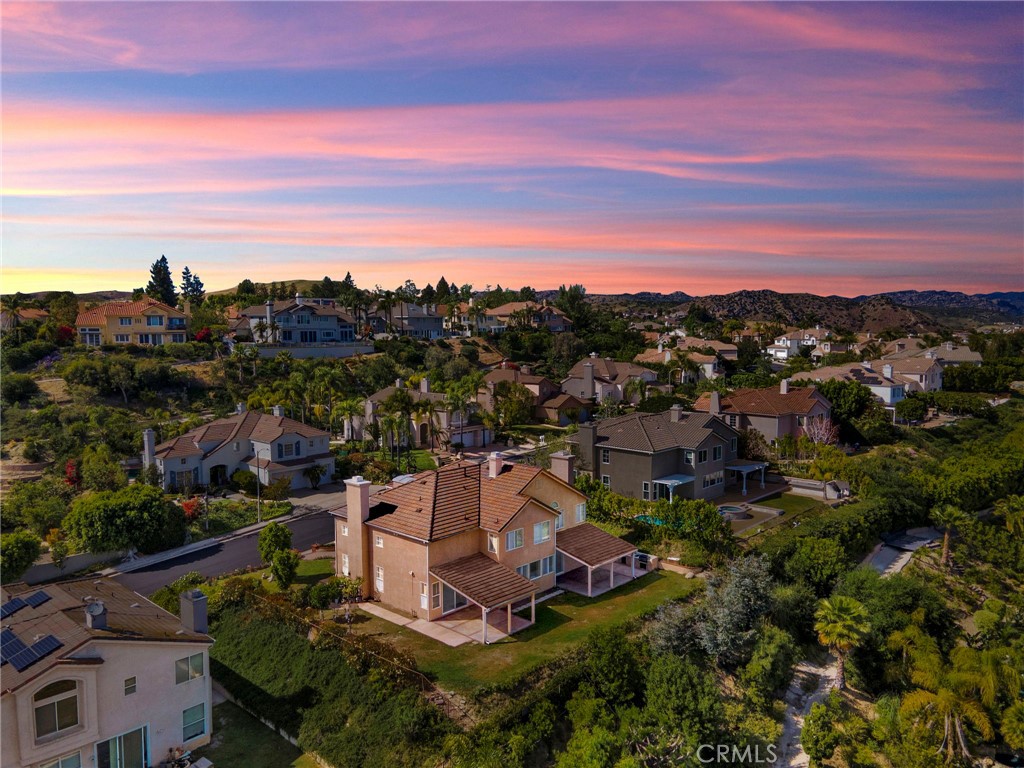 5936 Vista De La Luz