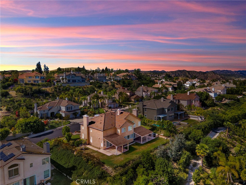 5936 Vista De La Luz