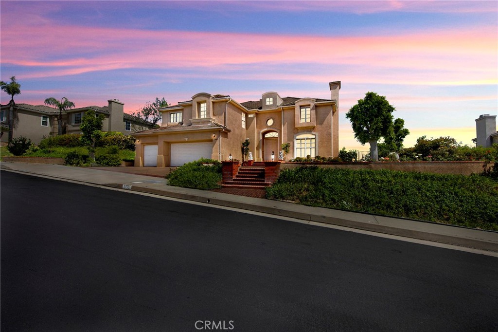 5936 Vista De La Luz