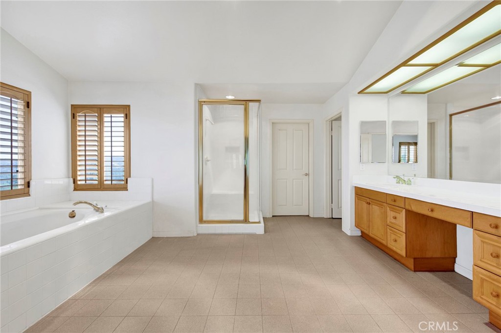 5936 Vista De La Luz