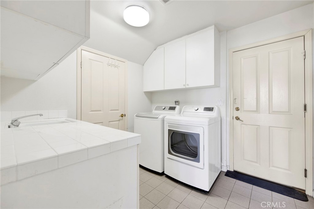 5936 Vista De La Luz