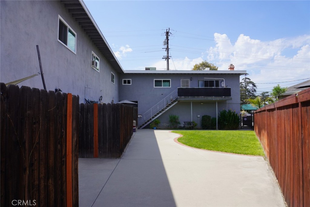 428 E Foothill