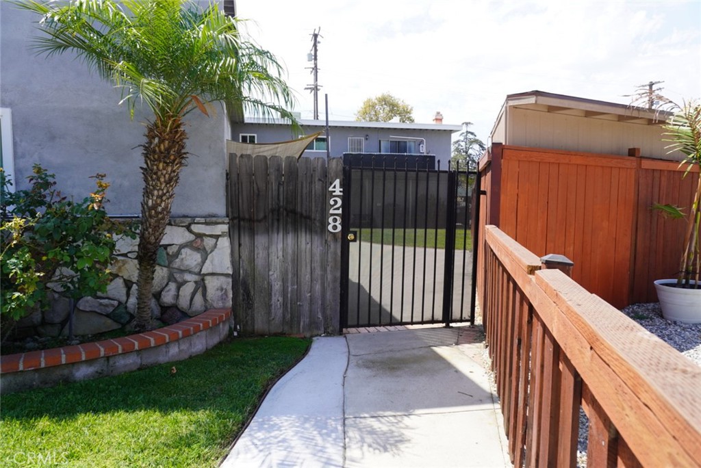 428 E Foothill