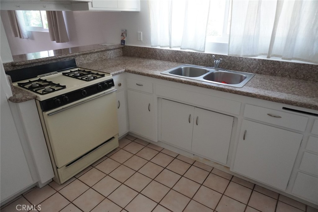 428 E Foothill