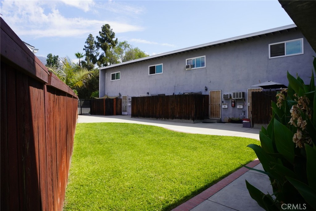 428 E Foothill