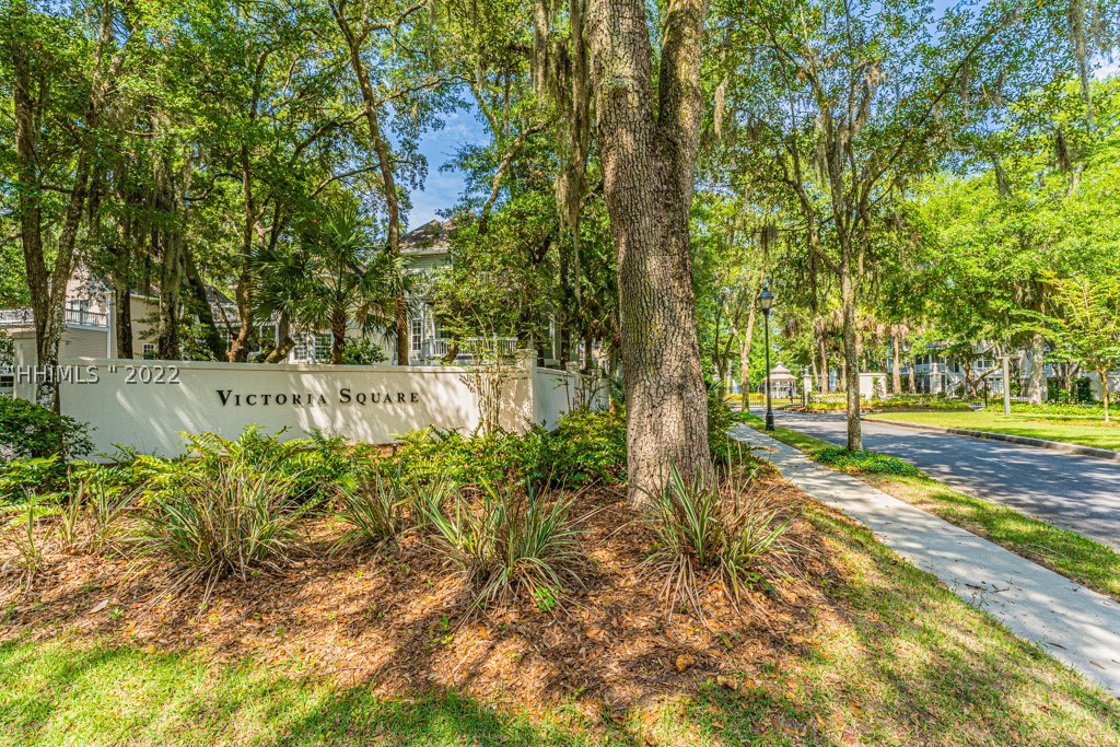61 Victoria Square Drive