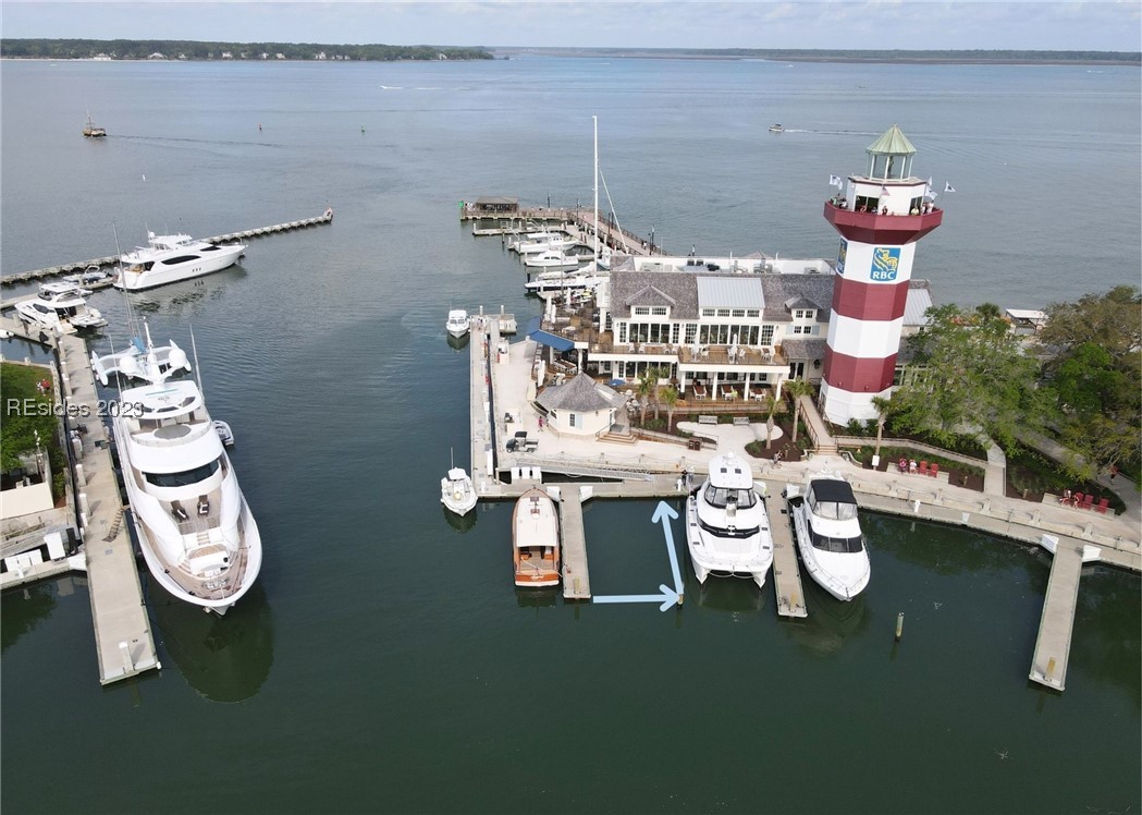 2 HARBOUR TOWN YACHT BASIN