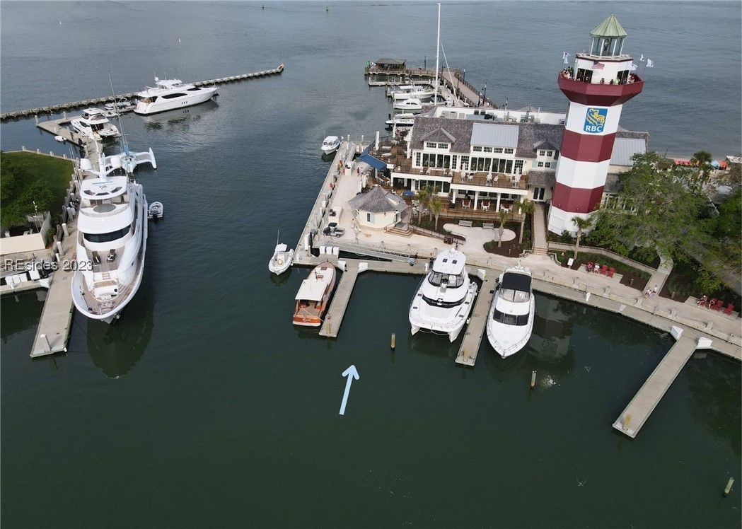 2 HARBOUR TOWN YACHT BASIN